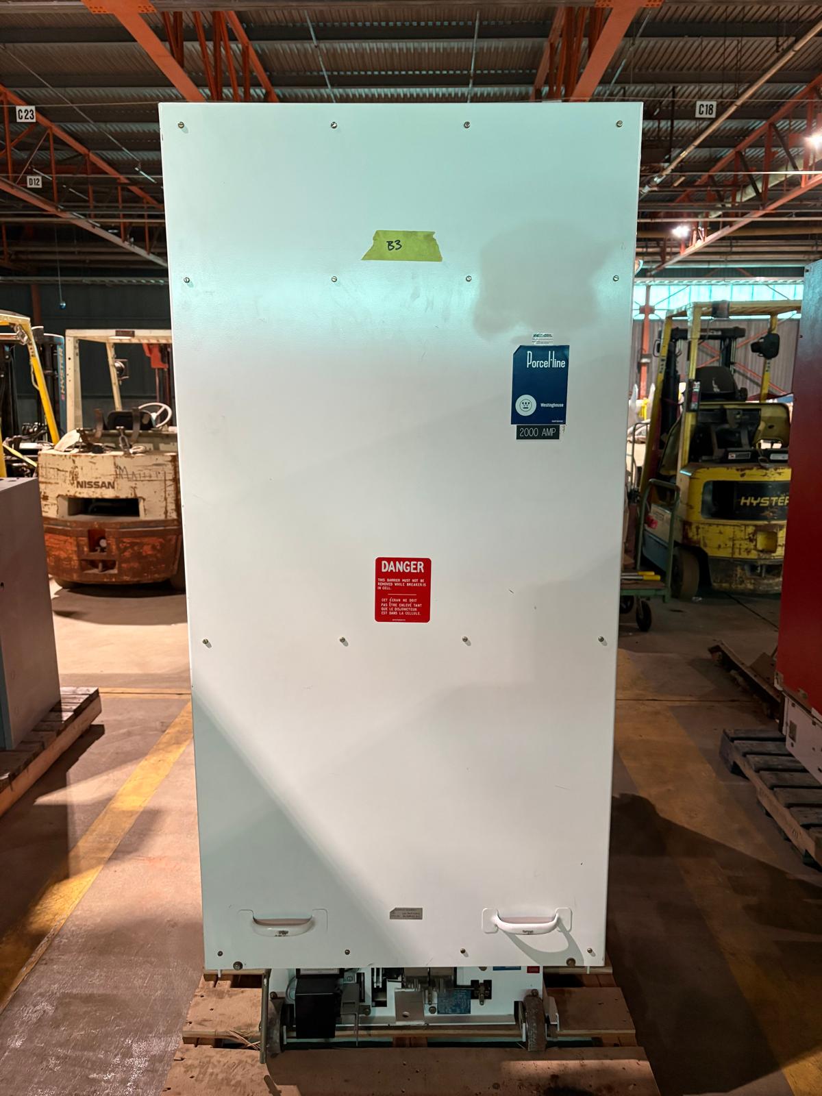 Westinghouse B3 2000 A DHP Porcel-line air circuit breaker, exterior overview